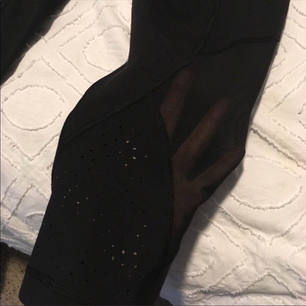 Lulu lemon black mesh design capris